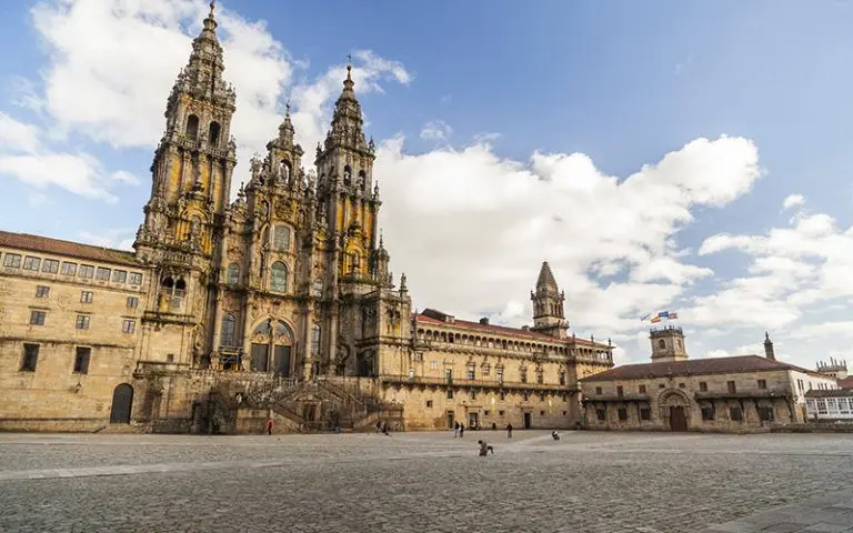 Les places les plus spectaculaires d&rsquo;Espagne. Place de l'Obradoiro &agrave; Saint Jacques de Compostelle