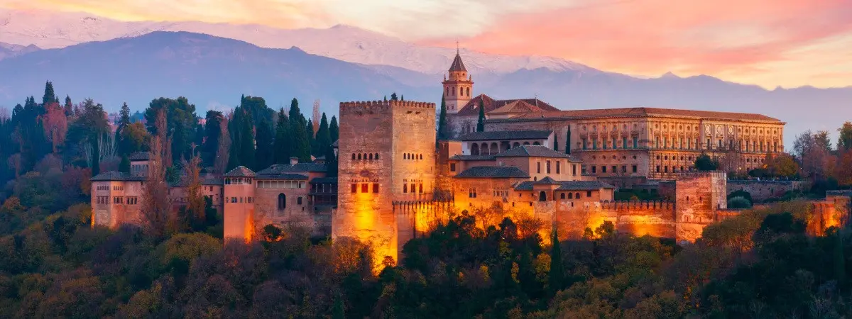Coucher de soleil &agrave; l'Alhambra de Grenade | Shutterstock