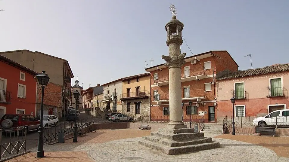 Picota_o_rollo,_plaza_de_la_Constituci&oacute;n,_Nombella