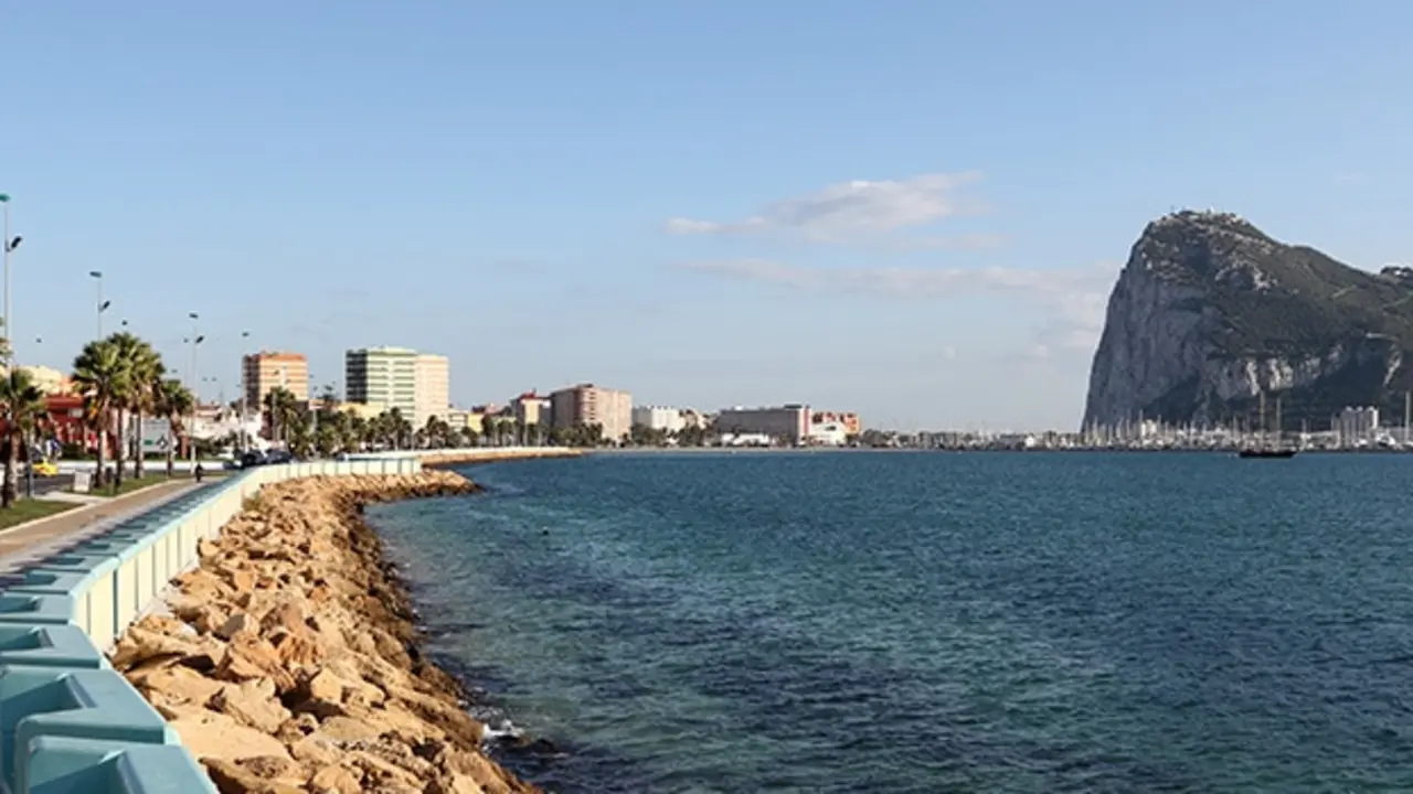 Paseo mar&iacute;timo