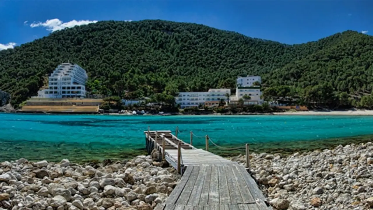 D&oacute;nde dormir en Cala Llonga