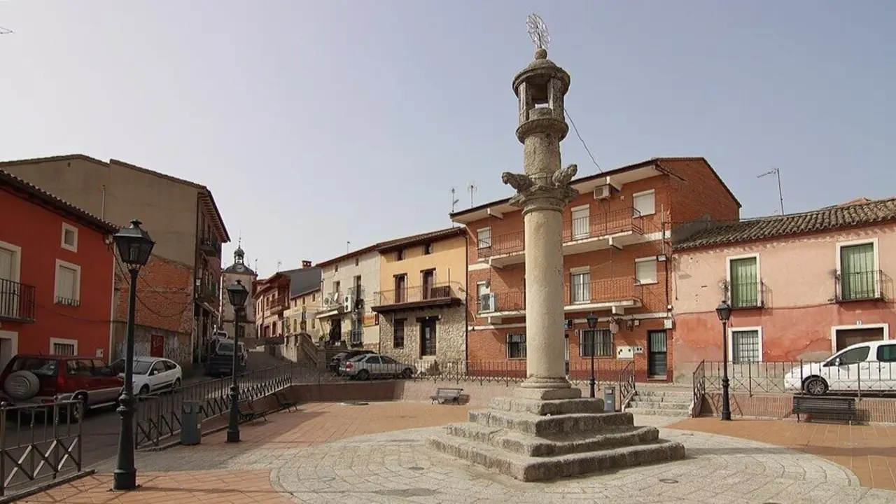 Picota_o_rollo,_plaza_de_la_Constituci&oacute;n,_Nombella