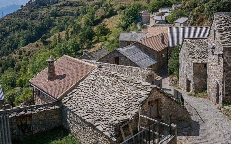 Maisons traditionnelles en pierre à Tella