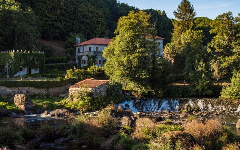 A Ponte Maceira et la rivière Tambre qui le définit tout