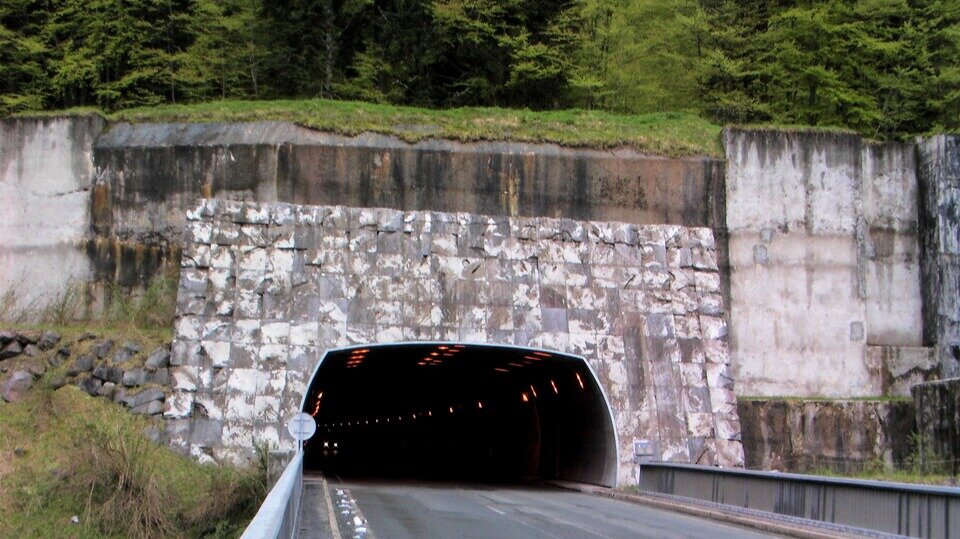 Accès au tunnel de Somport depuis le côté français. | France64160, Wikimedia