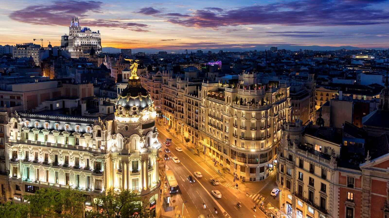 Vue aérienne de Madrid au crépuscule. | Dreamstime