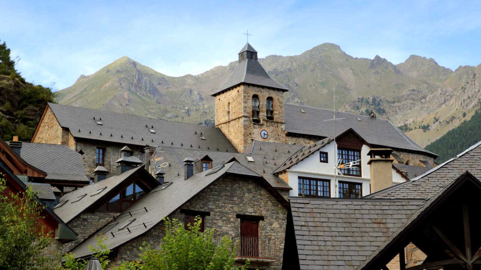 Sallent de Gállego, l’un des plus beaux villages des Pyrénées espagnoles. | Dreamstime