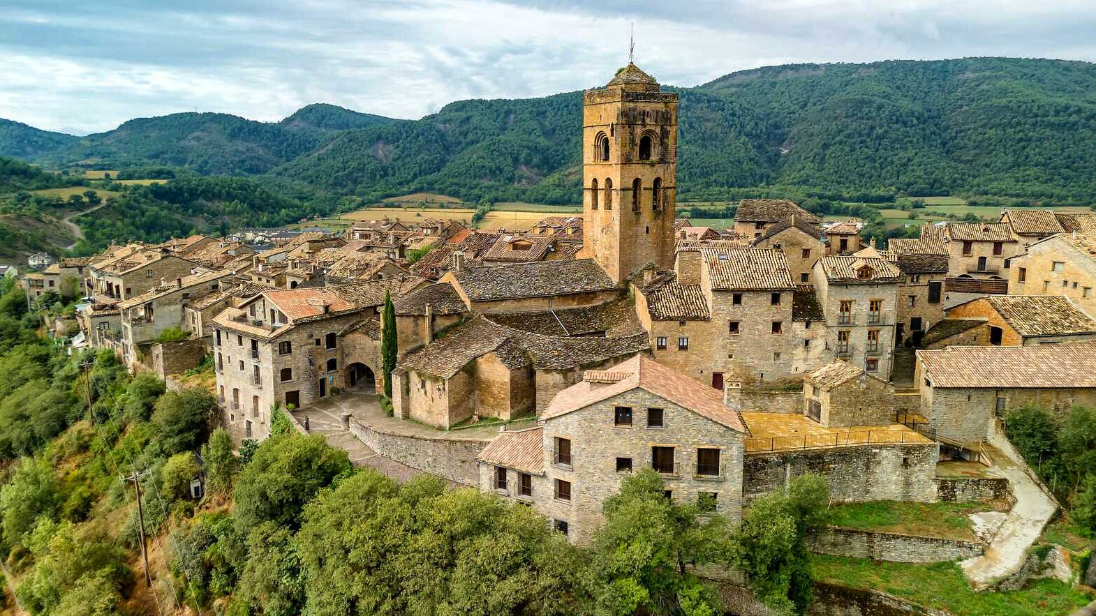 Le plus beau village des Pyrénées espagnoles. | Dreamstime