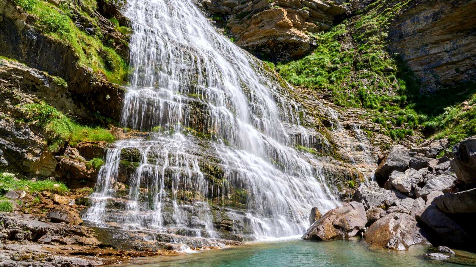 Cascade de la Cola de Caballo. | Dreamstime