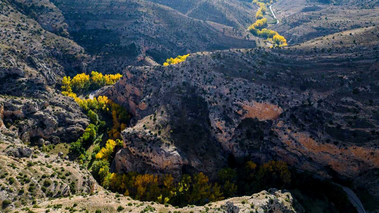 Route entre les gorges de la Sierra de Albarracín. | Shutterstock