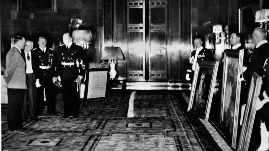 Présentation à Hitler des tableaux de Zuloaga offerts par l’Espagne.