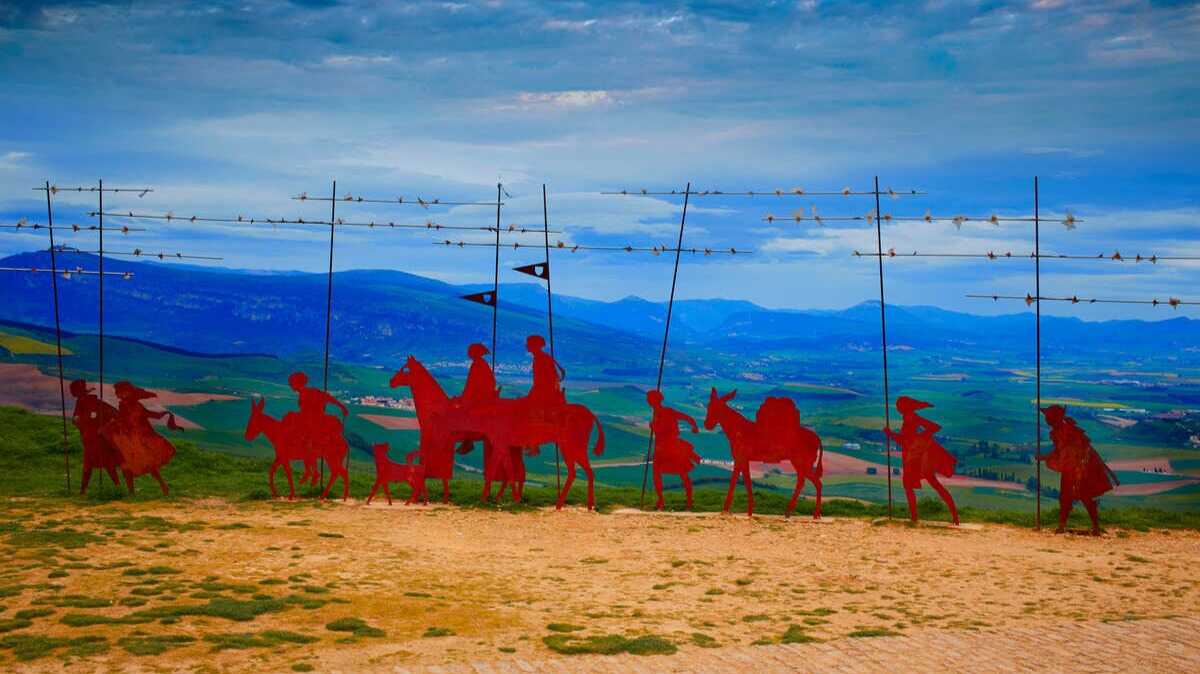 Figures de pèlerins à l’Alto del Perdón. | Dreamstime