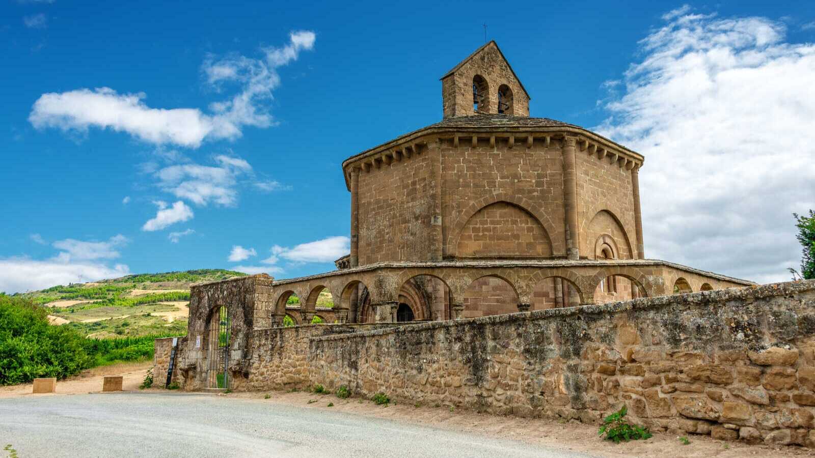 Ermitage de Santa María de Eunate. | Dreamstime