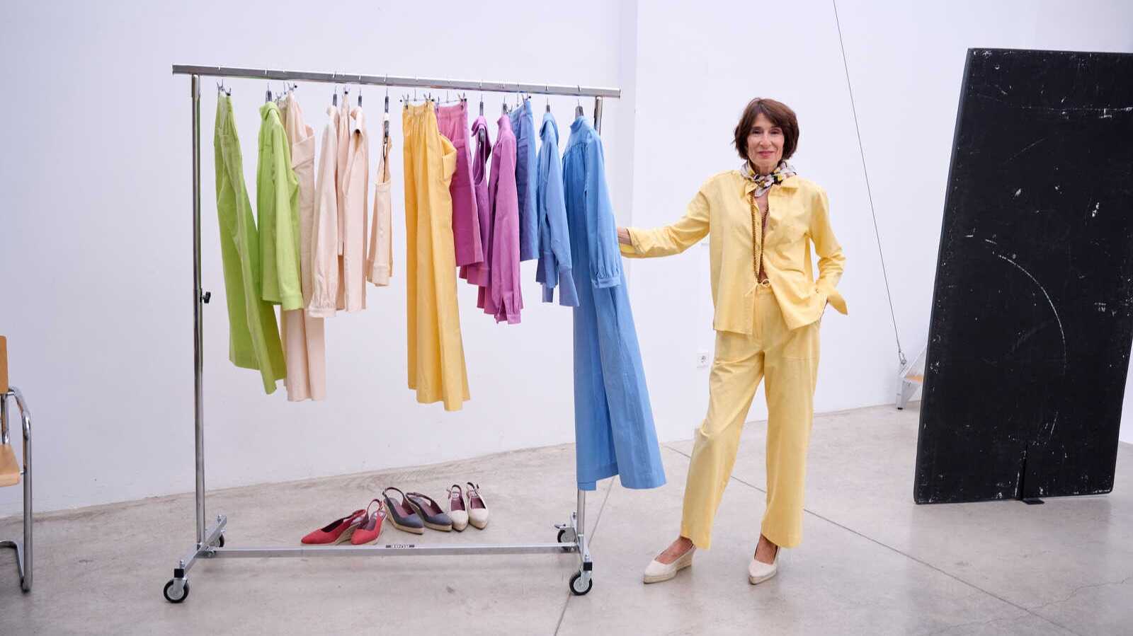 Margarita Ruyra avec des vêtements Es Fascinante.