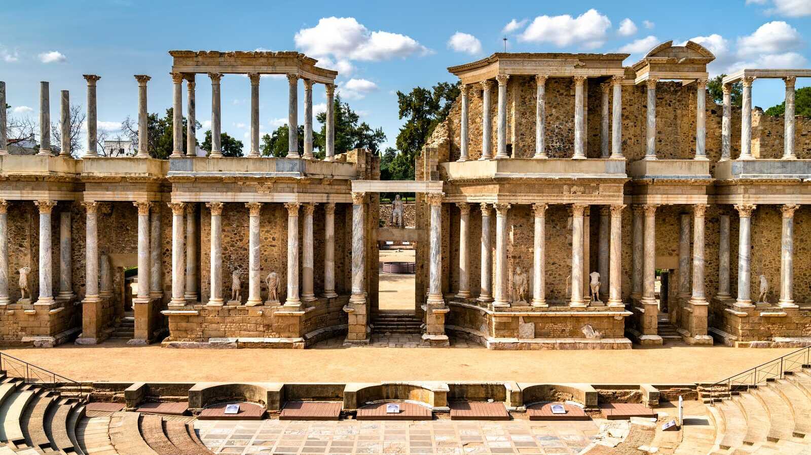 Le théâtre romain de Mérida, l’un des monuments romains les plus fascinants d’Espagne . | Freepik