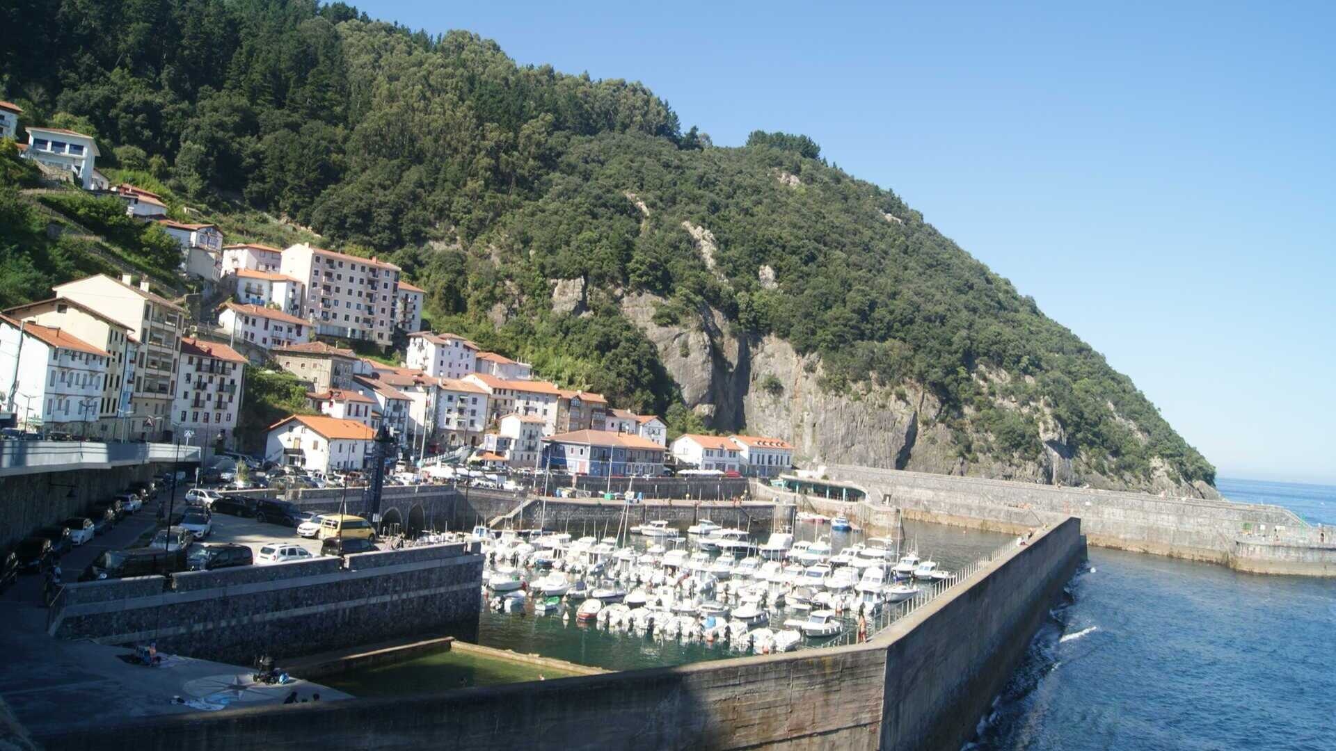 Vue d’Elantxobe. | Dreamstime