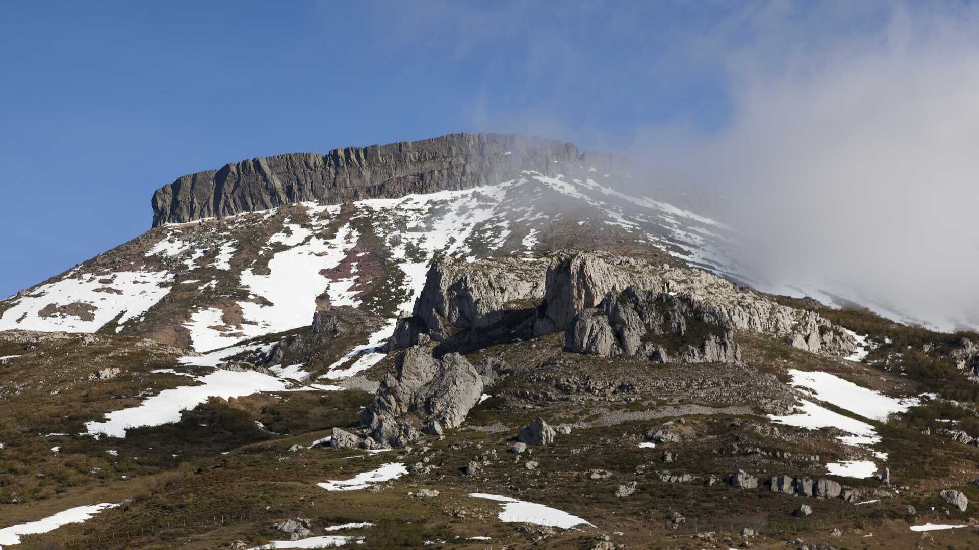 Parc Naturel de Fuentes Carrionas y Fuente Cobre-Montaña Palentina. | Dreamstime