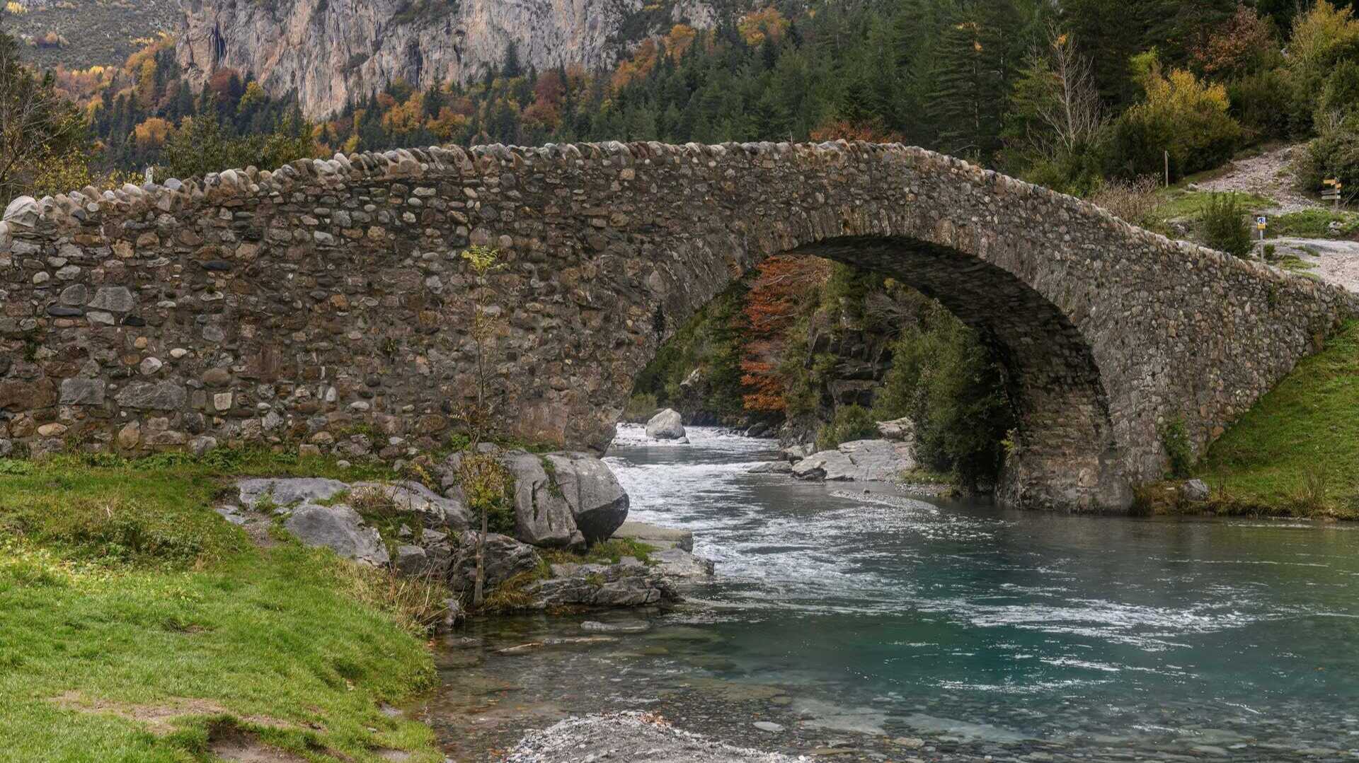 Rivière Ara, Aragon. | Shutterstock