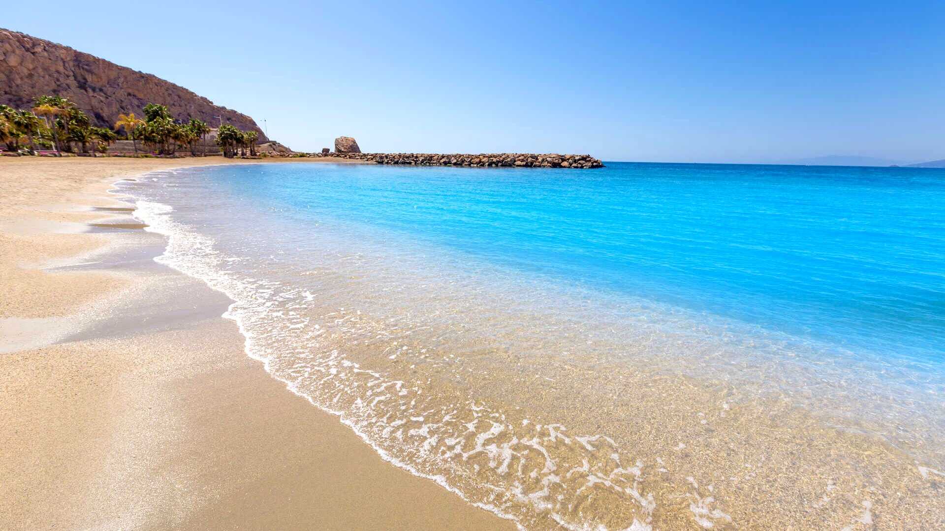 Plage de Poniente à Murcia. | Shutterstock