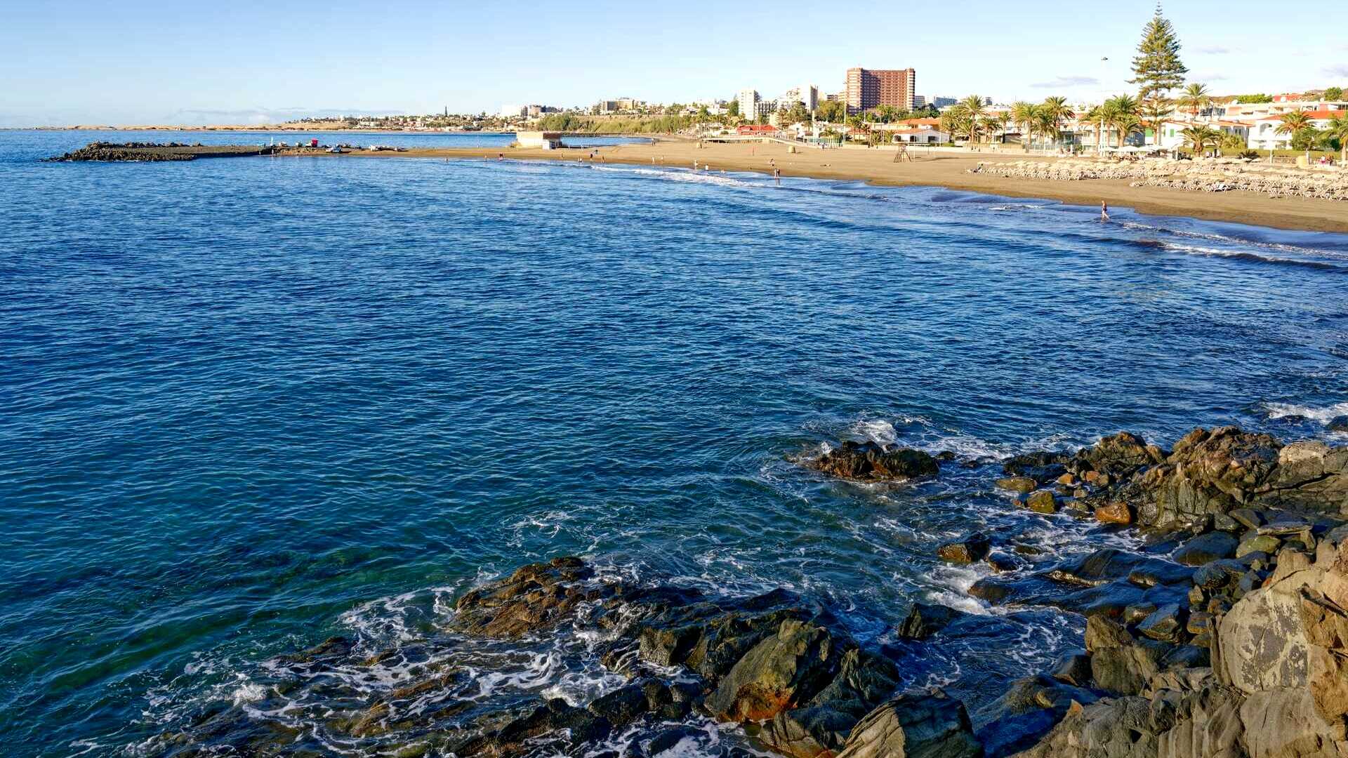 Plage de las Burras à Grande Canarie. | Shutterstock